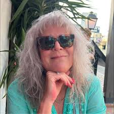 How to help a rescued robin fledgling?