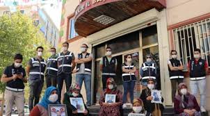 Haber 7, türkiye ve dünyadan son dakika haberleri, en son haberler, gazete manşetleri ve köşe yazarları, il il namaz vakitleri; Diyarbakir Anneleri Evlat Nobetini 24 Saat Surdurecek Son Dakika Haberleri