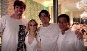 Analiză și informații pentru taylor fritz v reilly opelka. Tennis On Twitter Mackie Mcdonald Hits The Mensclaycourt Player Party With Taylor Fritz And Reilly Opelka On The Latest Mytennislife Watch Https T Co H4rsuqqxdo Https T Co Ukmj4o9dlf