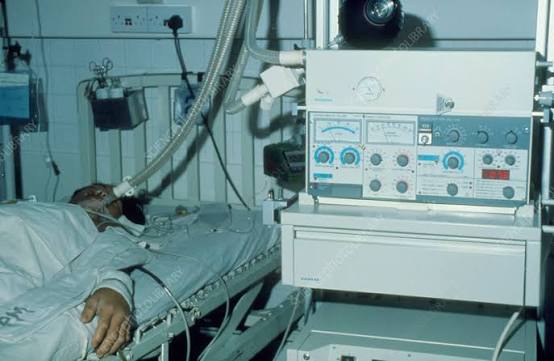 Brain-dead patient on life-support - Stock Image - M495/0061 - Science  Photo Library