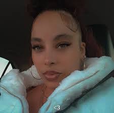 Jana Elizabeth's Instagram, Twitter & Facebook