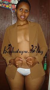 Picha hizo, zinaonesha wavulana wakiwa na wasichana ndani ya bwawa la kuogelea huku wengine wakichezewa kimahaba. Photo Uchi Na Kuma Igfap