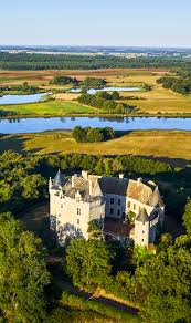 Les Etangs De La Brenne L Invention D Un Paysage Ruines Du Chateau Chateau Chateau France