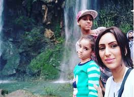 يتناول العمل في إطار درامي اجتماعي قصة من قصص المجتمع الصعيدي المصري، فبعد اتهامه بالقتل وقضاء فترة عقوبة طويلة بالسجن، يخرج. Ù…Ù…Ø«Ù„Ø© Ø¨Ø­Ø±ÙŠÙ†ÙŠØ© ØªÙƒØ³Ø¨ Ù‚Ø¶ÙŠØ© Ø­Ø¶Ø§Ù†Ø© Ø·ÙÙ„ØªÙ‡Ø§ ÙˆÙ‡ÙƒØ°Ø§ Ø§Ø­ØªÙÙ„Øª Ù…Ø¬Ù„Ø© Ù‡ÙŠ