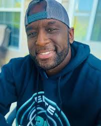 Sean Bowles's Instagram, Twitter & Facebook