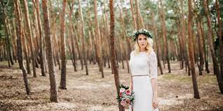 Als professionsale onlie shop für brautkleider verkaufen wir alle kleider mit top qualität und günstigem preis. Vertraumtes Wald Fotoshooting In Einem Brautkleid Von Amazon