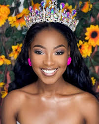 Contestant 10 Latoya Malcolm