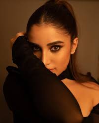 Mesmerising!🖤✨ #RashaThadani looks gorgeous in these beauty shots. #Celebs