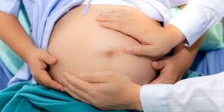 Bersalin adalah satu proses mengeluarkan bayi dari dalam rahim, bermula dari kontraksi di kawasan uterus sehingga keluarnya walaubagaimanapun, ia bukan tanda anda sudah terlalu dekat untuk bersalin. 5 Ciri Ciri Posisi Kepala Bayi Sudah Di Bawah