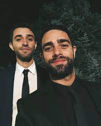Le acabo de contar a mi viejo que estoy de novio (con un chico) y que me voy de vacaciones con él. Facebook
