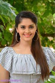 Surabhi Hairstyle For South Indian Round Face Coiffure Visage Rond Coiffure Styles De Coiffures