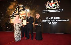 Timbalan menteri komunikasi dan multimedia, eddin syazlee shith, berkata langkah itu bagi memastikan usaha menangani isu yang mampu pendakwaan juga boleh dibuat di bawah akta komunikasi dan multimedia 1998 bagi kesalahan penggunaan tidak wajar kemudahan rangkaian. Photo Gallery Category Kkmm Image Kementerian Komunikasi Dan Multimedia