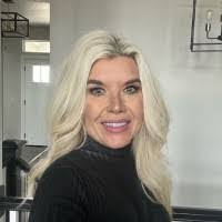 Kari Selby's Instagram, Twitter & Facebook