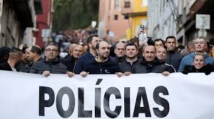 Maior partido da oposição angolana apresentou hoje um projeto de lei sobre liberdade de reunião e de manifestação. Manifestacao De Policias Condiciona Transito Em Lisboa Renascenca