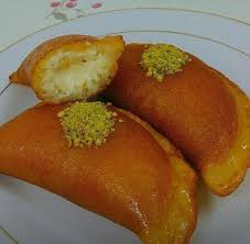 عجينة القطايف المقادير 2ملعقة طعام سميد ناعم 1ملعقة طعام سكر 1ملعقة صغيرة مليانة بيكينج باودر ربع ملعقة ص ramadan desserts arabic dessert food and drink