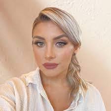 Danielle Knighton's Instagram, Twitter & Facebook