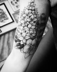 Hydrangea Tattoo In 2020 Hydrangea Tattoo Tattoos Flower Tattoo