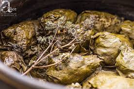 Gasiti raspunsurile la toate aceste intrebari in videoclipul de mai sus. Sarmalute Cu Foi De Vita Retete Culinare Din Tara Bucatelor