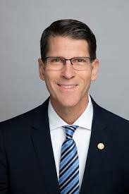 Larry Dexter's Instagram, Twitter & Facebook