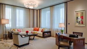 如需预订，请访问 酒店 半島怡東酒店 的官方网站。 保证享受最优惠价。 地铁站，距离滨海湾金沙和乌节路不足5分钟车程。 本酒店可以轻松到达新加坡的主要景点，只需20分钟即可到达樟宜国际机场。 5 Star Hotel Rooms Suites The Peninsula Hong Kong