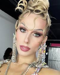 So lovely getting the chance to meet the beautiful and courageous  @vivllainous !! Such a beautiful soul 🖤 Until next time 🖤  #jasminekennedie #rpdr #allstars10premiere #vivianjennawilson #transwoman  #trans Photo: @santiagraphy