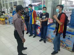 Sedang mencari lokasi nomor hp? Ribut Dan Coba Bunuh Diri Sepasang Kekasih Karyawan Indomaret Ini Akhirnya Menangis Dan Berpelukan Bengkulutoday Terkini Dan Aktual