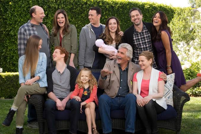 Life in Pieces' Premiere on CBS: Colin Hanks & Zoe Lister Jones Intervew