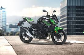 The parallel twin motor is impressively strong and the chassis agile in town and perfectly suited to those who may be lacking in confidence thanks to. Kawasaki Z400 Std Price Images Mileage Specs Features