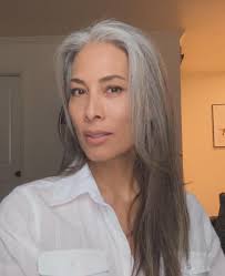 ☺️ . . . #gonegrayandstillslay #slaythegray #atouchofclassatouchofcash  #encorecareer #graytful #grayhair #grayhairmodel #silverhair  #silverhairmodel #genx #over55 #over55model #beautyblossomswithage  #embraceyourage #aarp #filipino #pinay #mestizo
