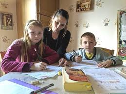 Un bon désinfectant maison, utiliser en garderie et recommander par les médecins. Coronavirus Comment Les Familles S Organisent Pour Faire L Ecole A La Maison L Eclaireur La Depeche