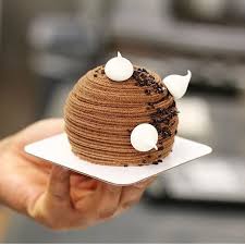 Hats Off To The Beverlywilshire Pastry Team Caramelized Valrhona Bahibe 46 Mousse Toasted Cocoanibs Caramel Small Desserts Delicious Desserts Desserts