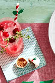 Sweet vermouth, 2 bar spoons raspberry eau de vie, 4 dashes angostura bitters, and 1 pinch sea salt. 50 Easy Christmas Cocktails 2020 Holiday Drink Recipe Ideas To Keep You Warm