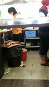 Despite its basic, no frills and economical concept, sushi mentai never failed to provide us with a satisfying meal every. Sushi Mentai In Cheras Closed After Malaysian Exposed Staff Leaving Salmon On Dustbin World Of Buzz