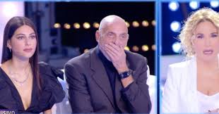 La relazione di paolo brosio con una ragazza poco più che ventenne ha creato un grande scalpore. Paolo Brosio Spunta Un Audio Della Fidanzata Maria Laura De Vitis Il Fatto Quotidiano