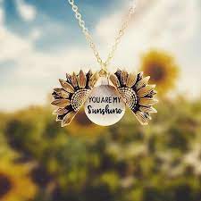 Selain bermanfaat untuk menghasilkan snack, bunga ini juga dimanfaatkan sebagai penghias taman dan sebagainya. Kalung Bunga Matahari You Are My Sunshine Tidak Dijual Di Toko