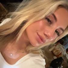 Roxy Robinson (roxyrobinso)