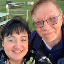 How many cookies per guest for wedding take home boxes?