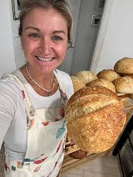 Donna Eriksen's Instagram, Twitter & Facebook