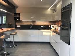 Porte de cuisine laque blanc. Cuisine Equipee Cuisine Equipee Moderne Cuisine Laquee Cuisine Moderne