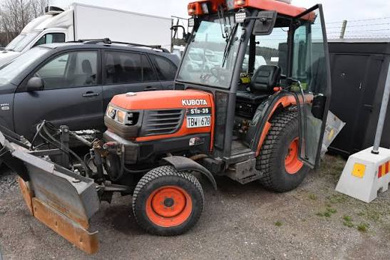 Kubota STA-35 Tractor