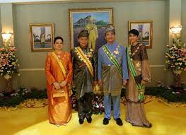 Tengku arif bendahara of pahang passes away the star. H2oteam Twitterren Yam Tengku Arif Bendahara Pahang Tengku Abdullah Cik Puan Bendahara Bergambar Bersama Ds Hishammuddinh2o Ym Tg Marsilla Tg Abdullah Https T Co Tihi2owktp