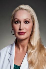 Shannon Eades's Instagram, Twitter & Facebook