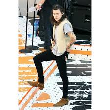 Harry styles sure loves his boots and prefers them to victoria's secret angels. 30 Exciting Harry Styles Boots Ideas Best Shoes In 2018