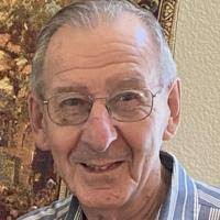 Shelly Pfeil's Instagram, Twitter & Facebook