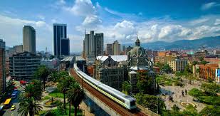 Dominic wolf, llegó a colombia en el 2016 debido a un intercambio que hizo con la universidad en la que se encontraba en ese momento y se enamoró de colombia hasta el punto de quedarse viviendo en la ciudad de. Toque De Queda Continuo En Medellin Para Navidad Y Fin De Ano
