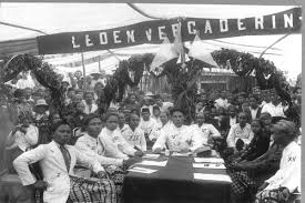 Bagi mendapatkan maklumat lanjut mengenai peristiwa ini, layari hids.arkib.gov.my atau muat turun aplikasi telefon pintar hids melalui link berikut. Hari Ini Dalam Sejarah 16 Oktober 1905 Sarekat Dagang Islam Didirikan Solopos Com