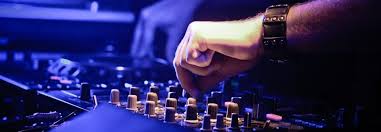 Ob für hochzeiten, andere private partys oder firmenanlässe, djs lassen sich hier einfach anschauen, kontaktieren und mieten. Hochzeits Dj Buchen Event Portal