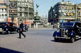 Colour Photographs Of Piccadilly Circus London In The 1950 S Piccadilly Circus Historical London Piccadilly
