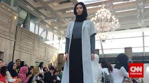 Jual baju muslim syar'i termodis (wanita) lazada.co.id | desain baju hijab syar'i. Busana Muslim Modern Untuk Ramadan Dari Desainer Indonesia