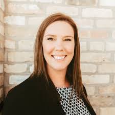 Kari Breen's Instagram, Twitter & Facebook